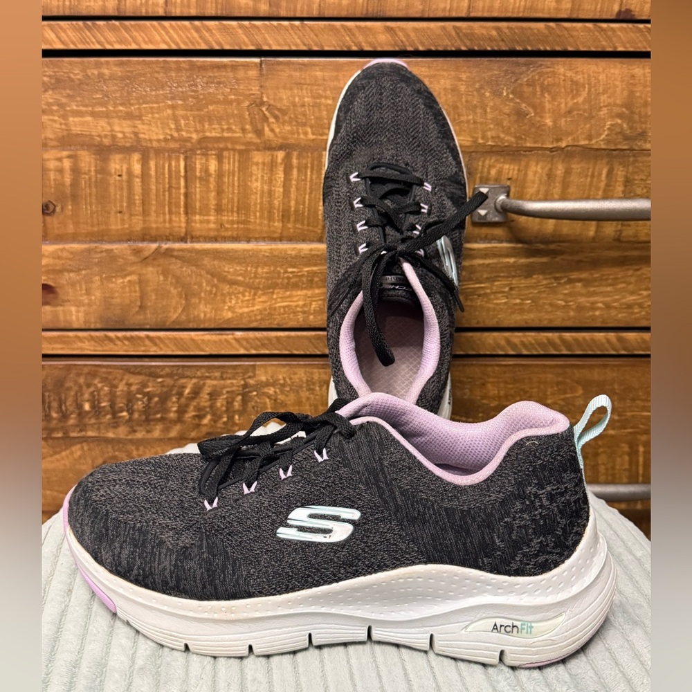 Skechers Women's arch fit Sneakers